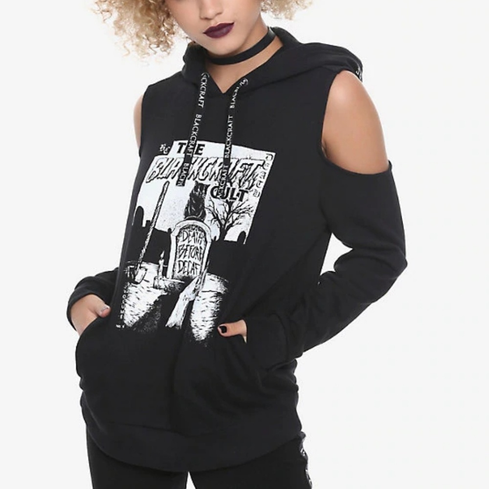 Blackcraft cold shoulder crop